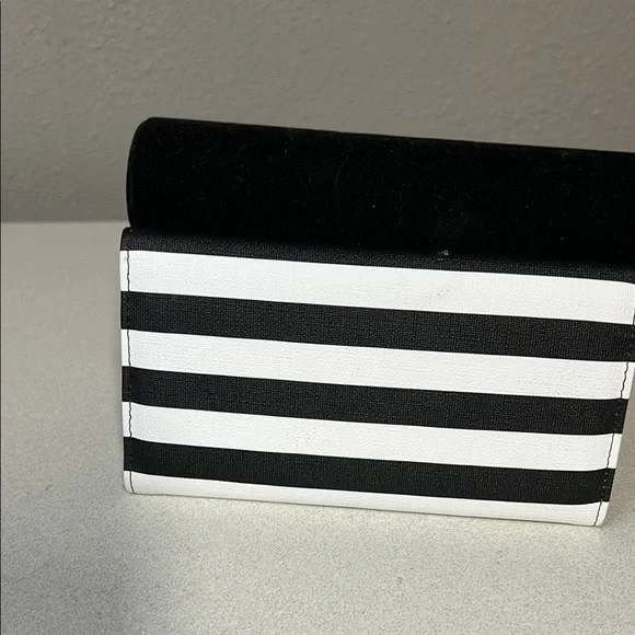 Kut from the Kloth Black and White Wallet Sleek Design - Picture 4 of 5
